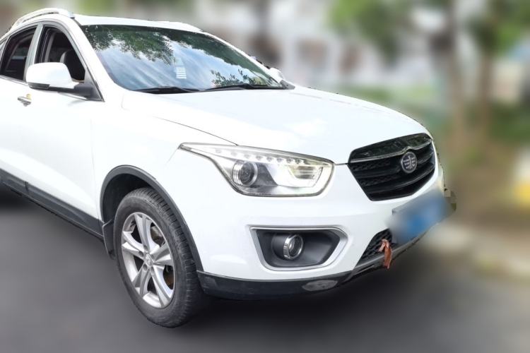 Used Bestune X80 2016 2.0L Manual Luxury Edition Front Right 45 Deg