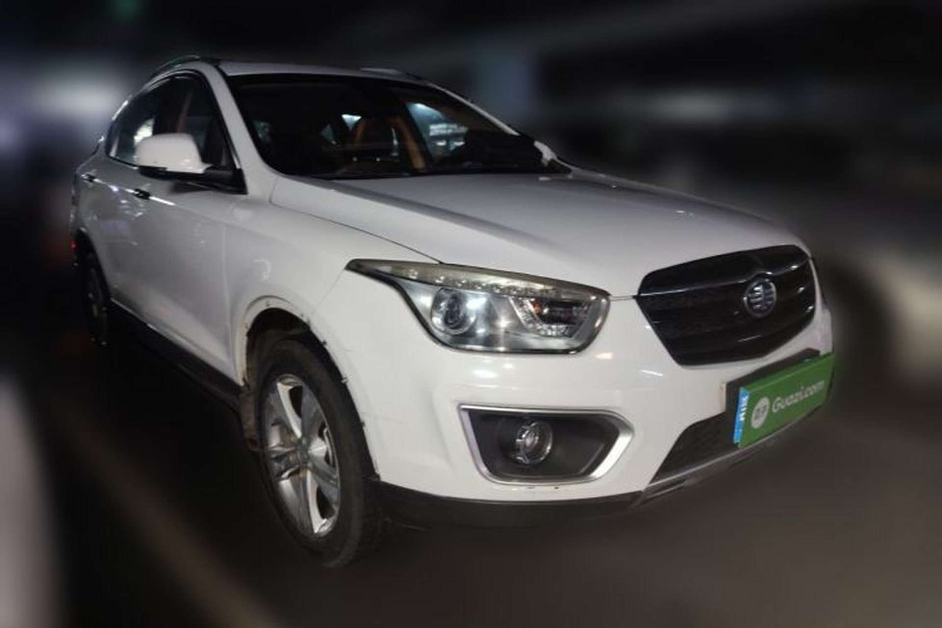 Used Bestune X80 2016 2.0L automatic Comfort trim level Front Right 45 Deg