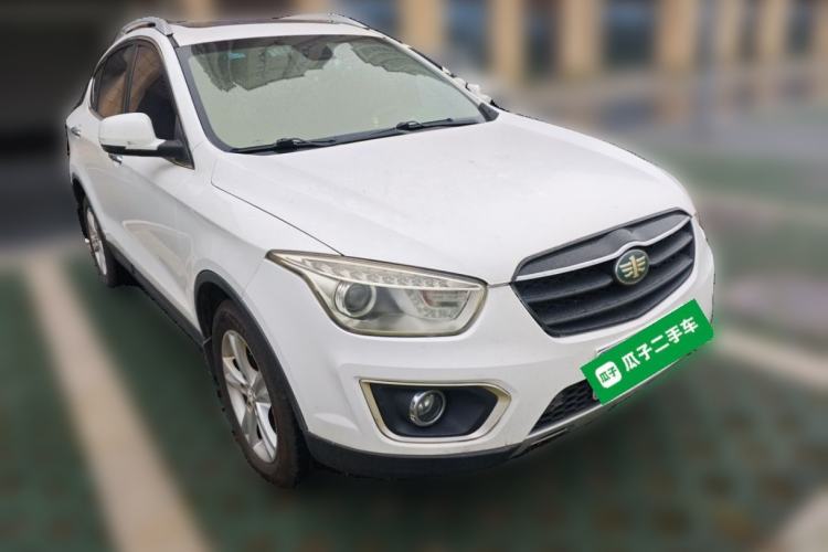 Used Bestune X80 2016 2.0L automatic Comfort trim level Front Right 45 Deg