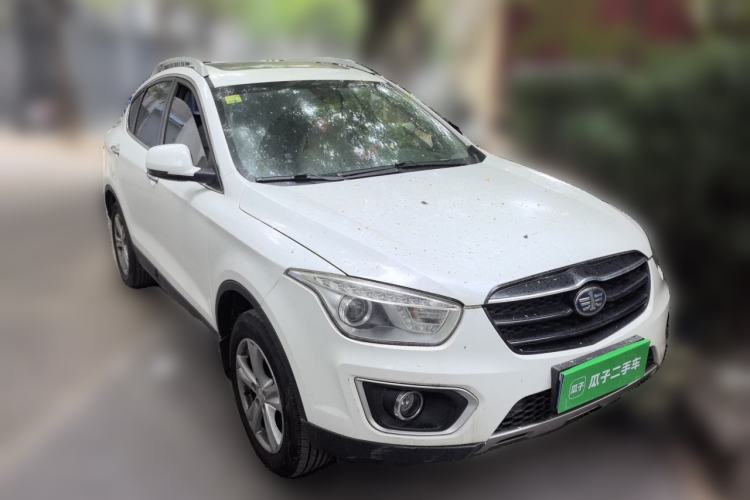 Used Bestune X80 2016 2.0L automatic Comfort trim level Front Right 45 Deg