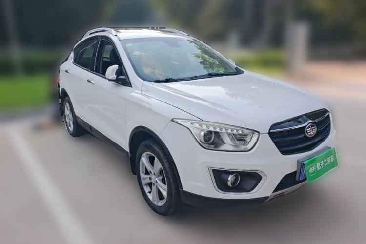 Used Bestune X80 2016 2.0L manual Comfort trim level Front Right 45 Deg