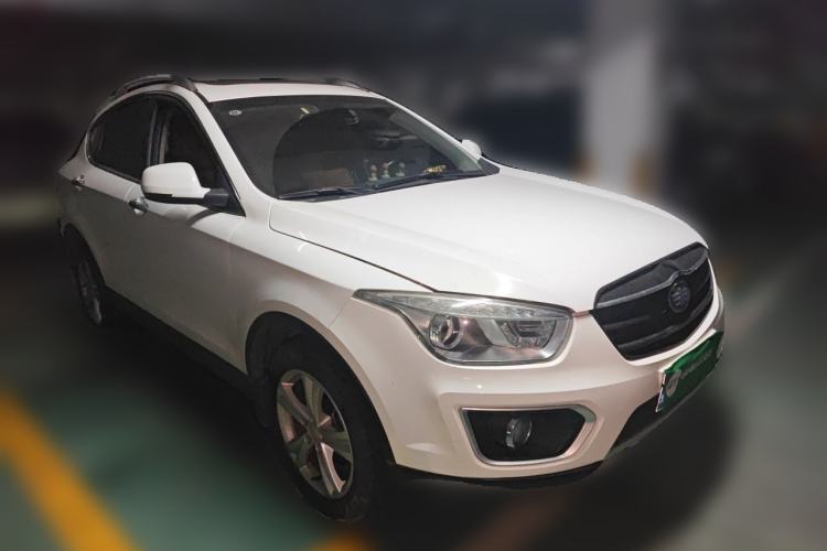 Used Bestune X80 2016 2.0L manual Comfort trim level Front Right 45 Deg