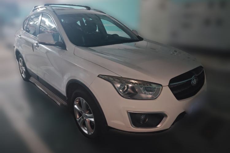 Used Bestune X80 2016 2.0L automatic Comfort trim level Front Right 45 Deg