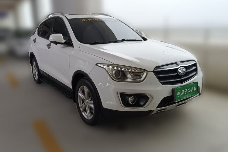 Used Bestune X80 2016 2.0L automatic Comfort trim level Front Right 45 Deg