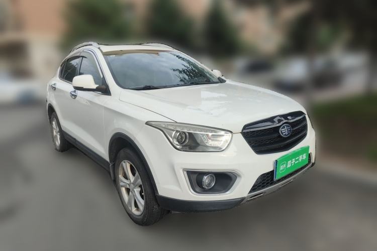 Used Bestune X80 2016 2.0L automatic Comfort trim level Front Right 45 Deg