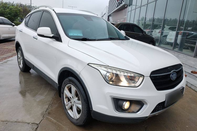Used Bestune X80 2016 2.0L manual base trim Front Right 45 Deg