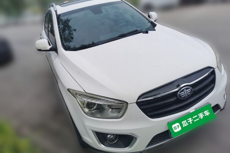 Used Bestune X80 2016 2.0L automatic Comfort trim level Front Right 45 Deg