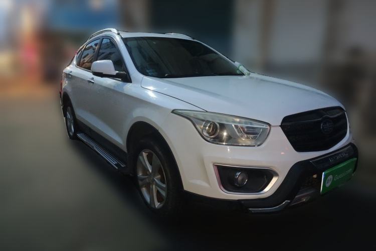Used Bestune X80 2016 2.0L automatic Comfort trim level Front Right 45 Deg