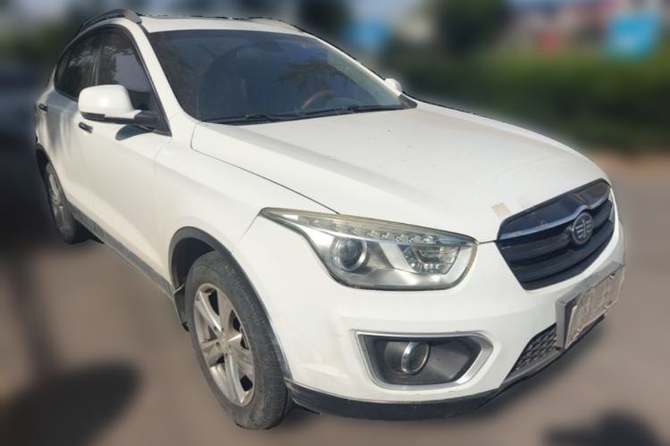 Used Bestune X80 2016 2.0L automatic Comfort trim level Front Right 45 Deg