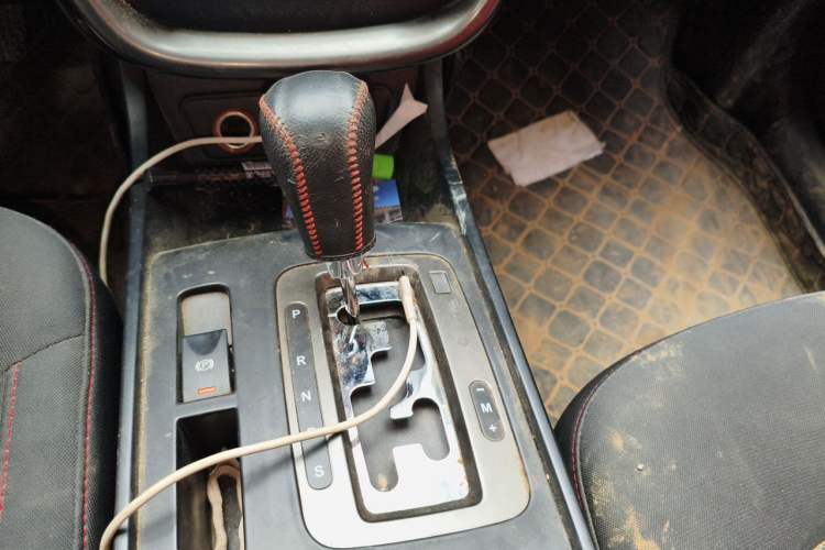 Used Bestune X80 2016 2.0L automatic Comfort trim level Gear Lever