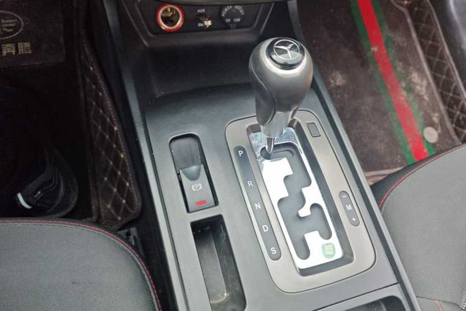 Used Bestune X80 2016 2.0L automatic Comfort trim level Gear Lever
