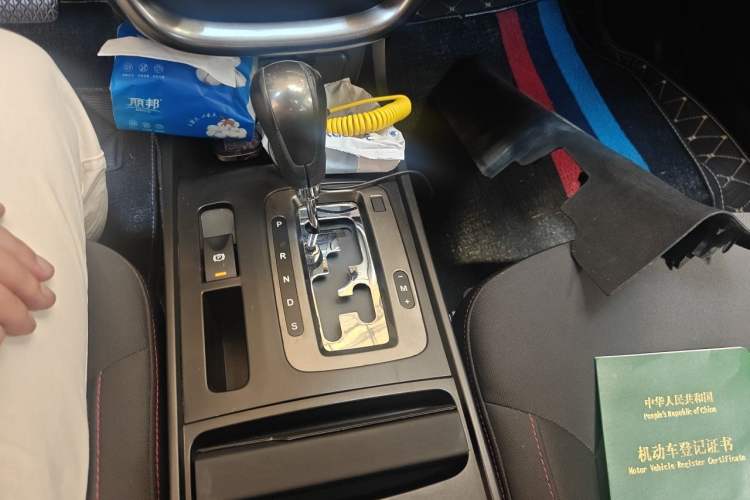 Used Bestune X80 2016 2.0L automatic Comfort trim level Gear Lever