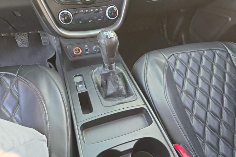 Used Bestune X80 2016 2.0L manual Comfort trim level Gear Lever