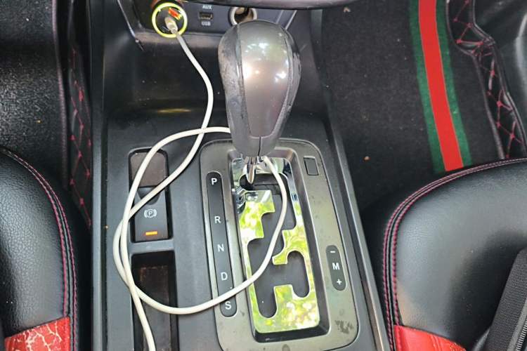 Used Bestune X80 2016 2.0L automatic Comfort trim level Gear Lever