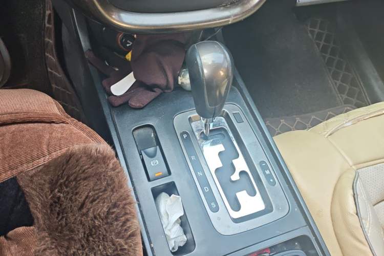 Used Bestune X80 2016 2.0L automatic Comfort trim level Gear Lever