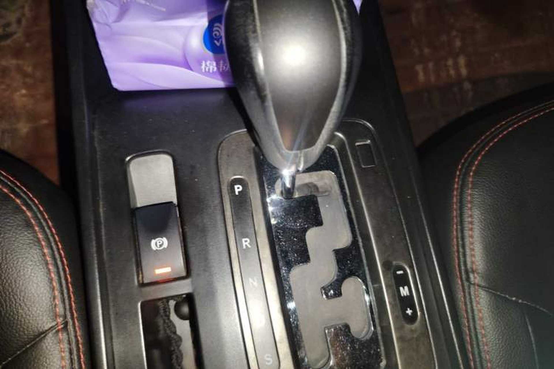 Used Bestune X80 2016 2.0L automatic Comfort trim level Gear Lever