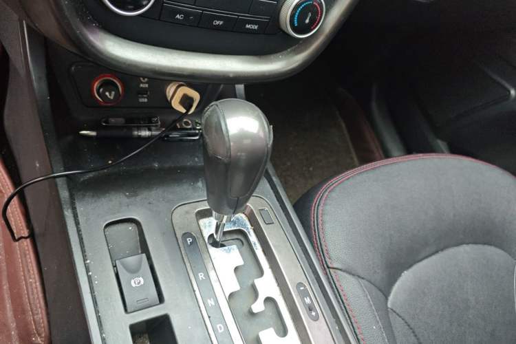 Used Bestune X80 2016 2.0L automatic Comfort trim level Gear Lever