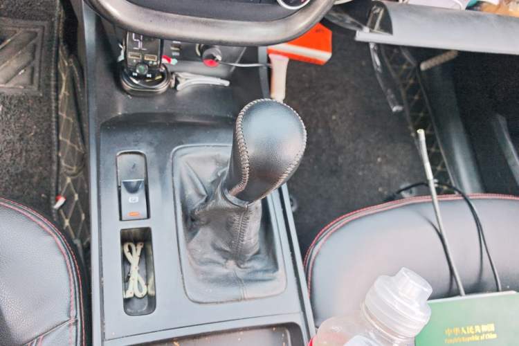 Used Bestune X80 2016 2.0L manual Comfort trim level Gear Lever