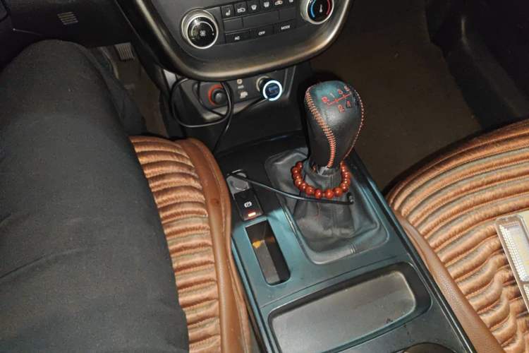 Used Bestune X80 2016 2.0L manual Comfort trim level Gear Lever