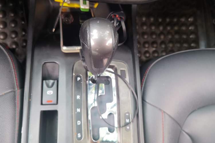 Used Bestune X80 2016 1.8T Automatic Luxury Model Gear Lever