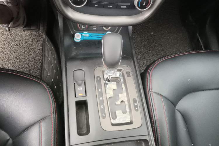 Used Bestune X80 2016 2.0L automatic Comfort trim level Gear Lever