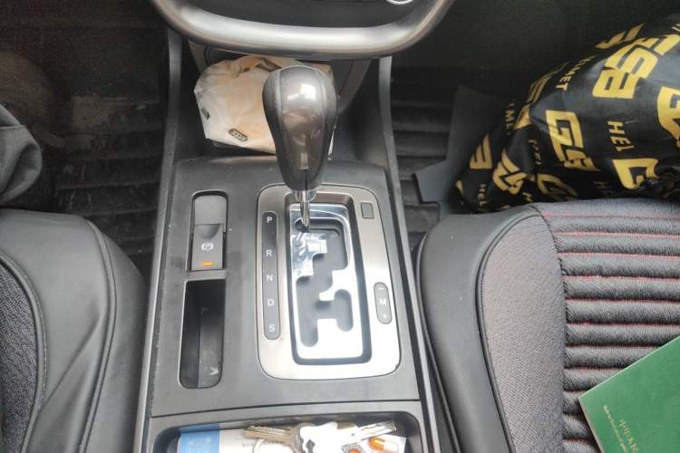 Used Bestune X80 2016 2.0L automatic Comfort trim level Gear Lever