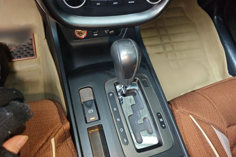 Used Bestune X80 2016 2.0L automatic Comfort trim level Gear Lever