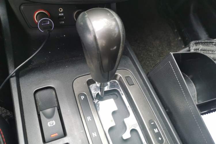 Used Bestune X80 2016 2.0L automatic Comfort trim level Gear Lever