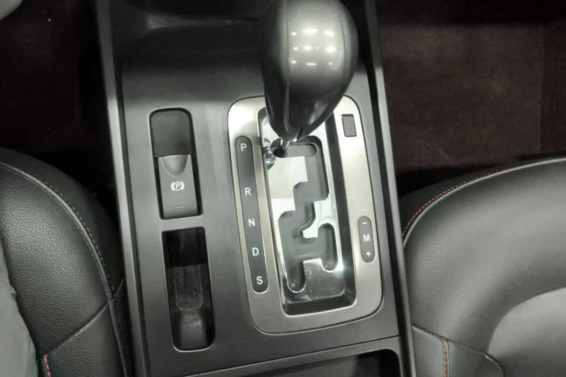 Used Bestune X80 2016 2.0L Automatic Luxury Model Gear Lever