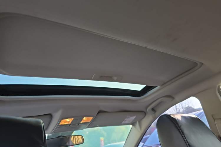 Used Bestune X80 2016 2.0L manual Comfort trim level Headliner