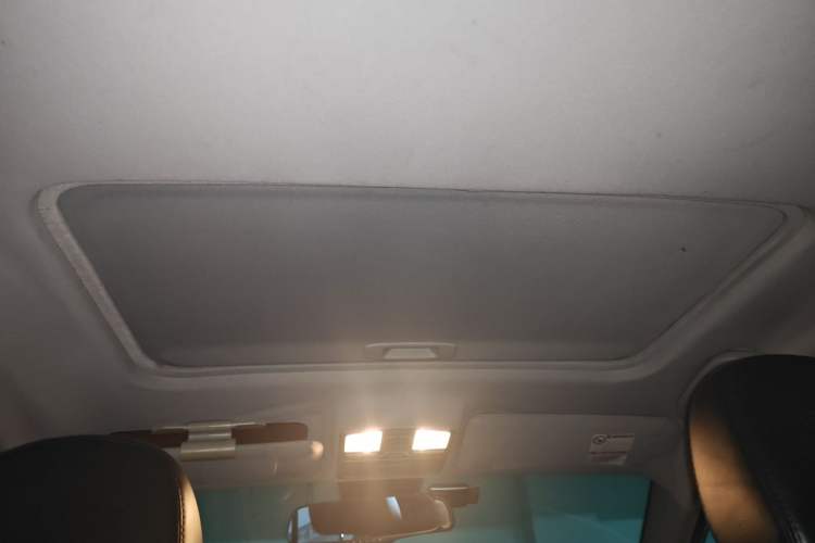 Used Bestune X80 2016 2.0L automatic Comfort trim level Headliner