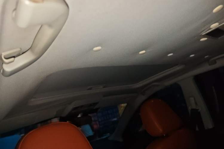 Used Bestune X80 2016 2.0L automatic Comfort trim level Headliner