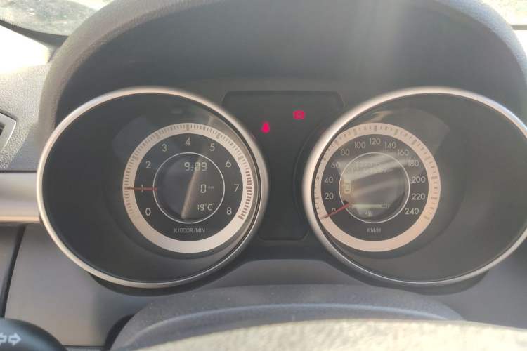 Used Bestune X80 2016 2.0L manual Comfort trim level Instrument Cluster
