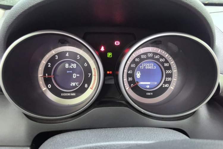 Used Bestune X80 2016 2.0L automatic Comfort trim level Instrument Cluster