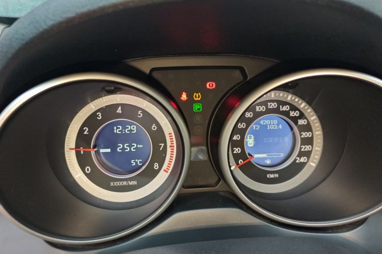 Used Bestune X80 2016 2.0L automatic Comfort trim level Instrument Cluster