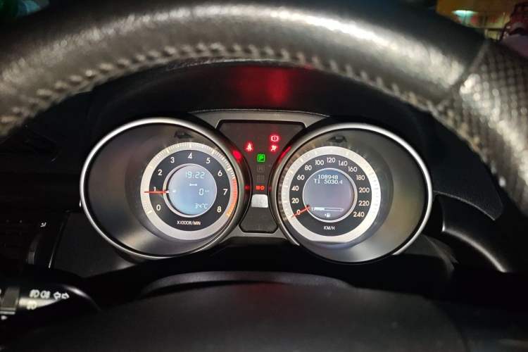 Used Bestune X80 2016 2.0L automatic Comfort trim level Instrument Cluster