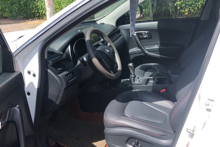 Used Bestune X80 2016 2.0L Manual Luxury Edition Interior 1
