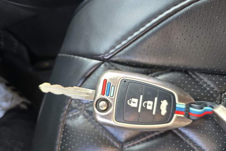 Used Bestune X80 2016 2.0L manual Comfort trim level Interior 1