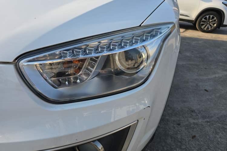 Used Bestune X80 2016 2.0L manual Comfort trim level Left Front Headlight
