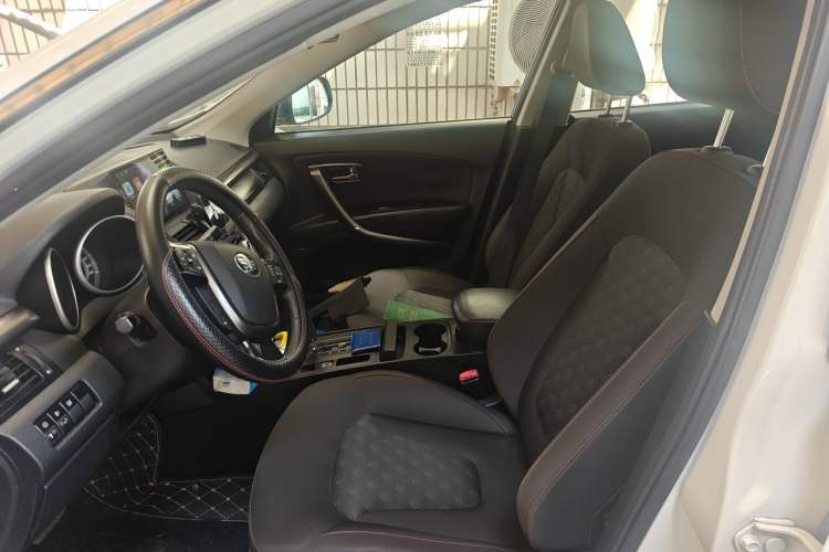 Used Bestune X80 2016 2.0L automatic Comfort trim level Left Front Seat