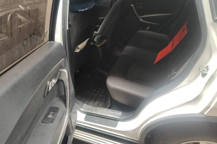 Used Bestune X80 2016 1.8T automatic comfort version Left Rear Seat