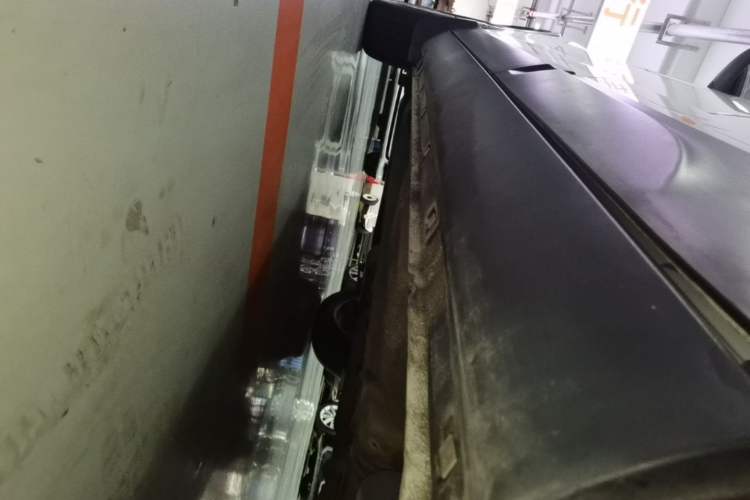 Used Bestune X80 2016 2.0L Automatic Luxury Model Left Side Sill