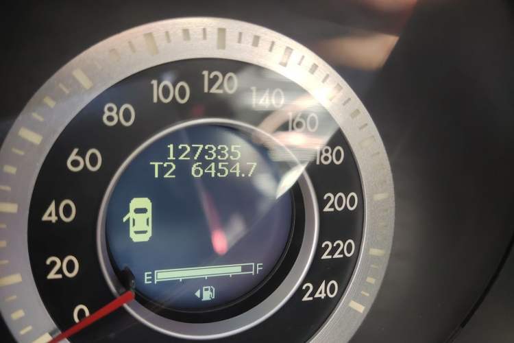 Used Bestune X80 2016 2.0L manual Comfort trim level Odometer Close Up