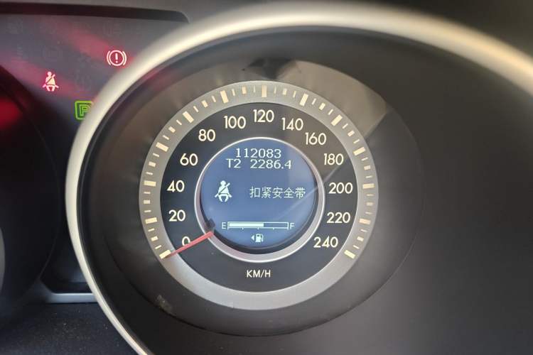 Used Bestune X80 2016 2.0L automatic Comfort trim level Odometer Close Up