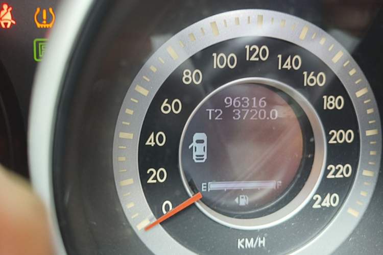 Used Bestune X80 2016 1.8T Automatic Luxury Model Odometer Close Up