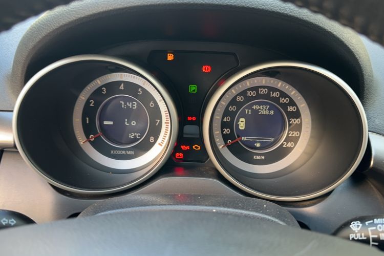 Used Bestune X80 2016 2.0L automatic Comfort trim level Odometer Close Up