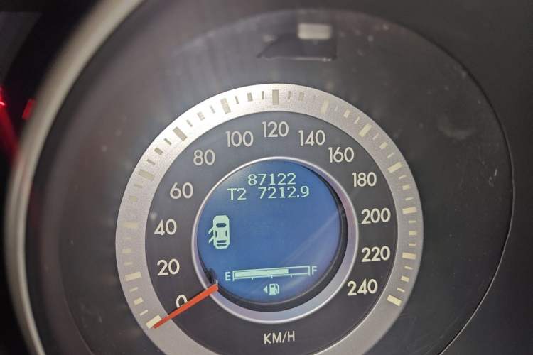 Used Bestune X80 2016 2.0L automatic Comfort trim level Odometer Close Up