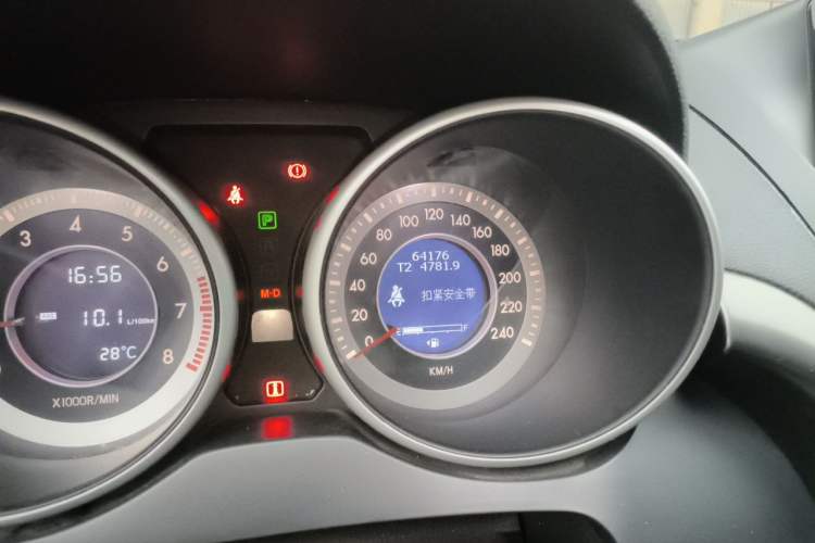Used Bestune X80 2016 2.0L automatic Comfort trim level Odometer Close Up