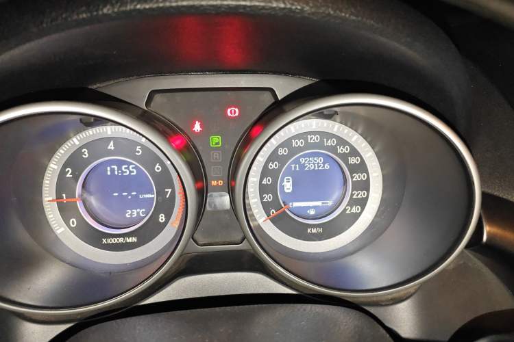Used Bestune X80 2016 2.0L automatic Comfort trim level Odometer Close Up
