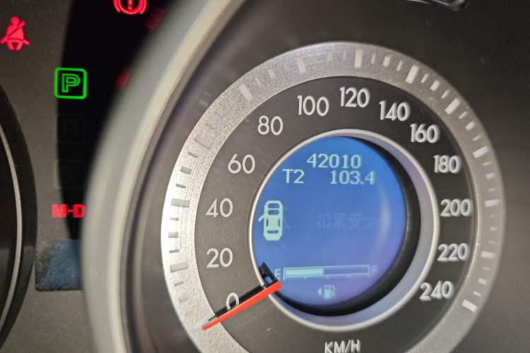 Used Bestune X80 2016 2.0L automatic Comfort trim level Odometer Close Up